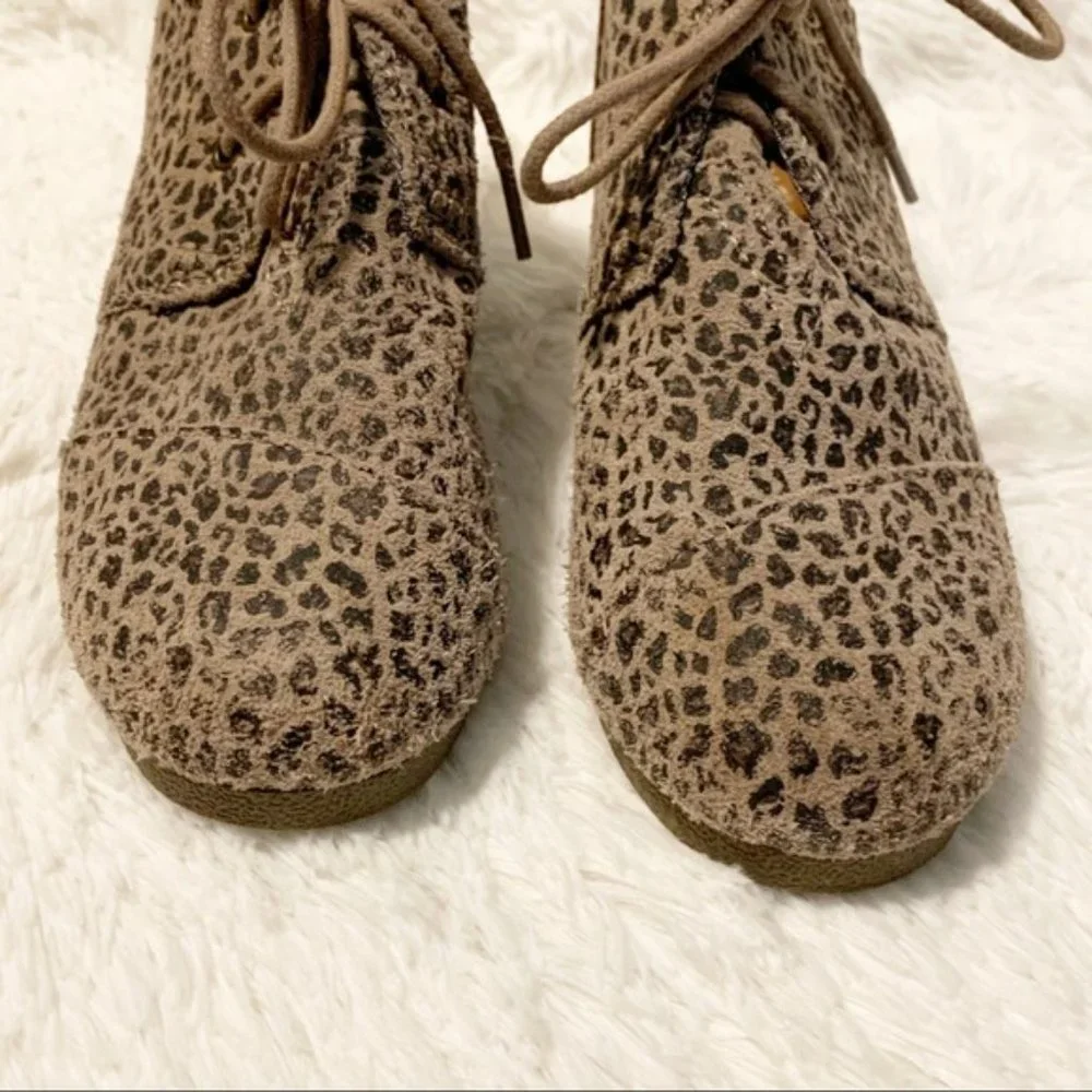Toms Desert Taupe Cheetah Animal Print Lace Up Bootie Youth Size 2